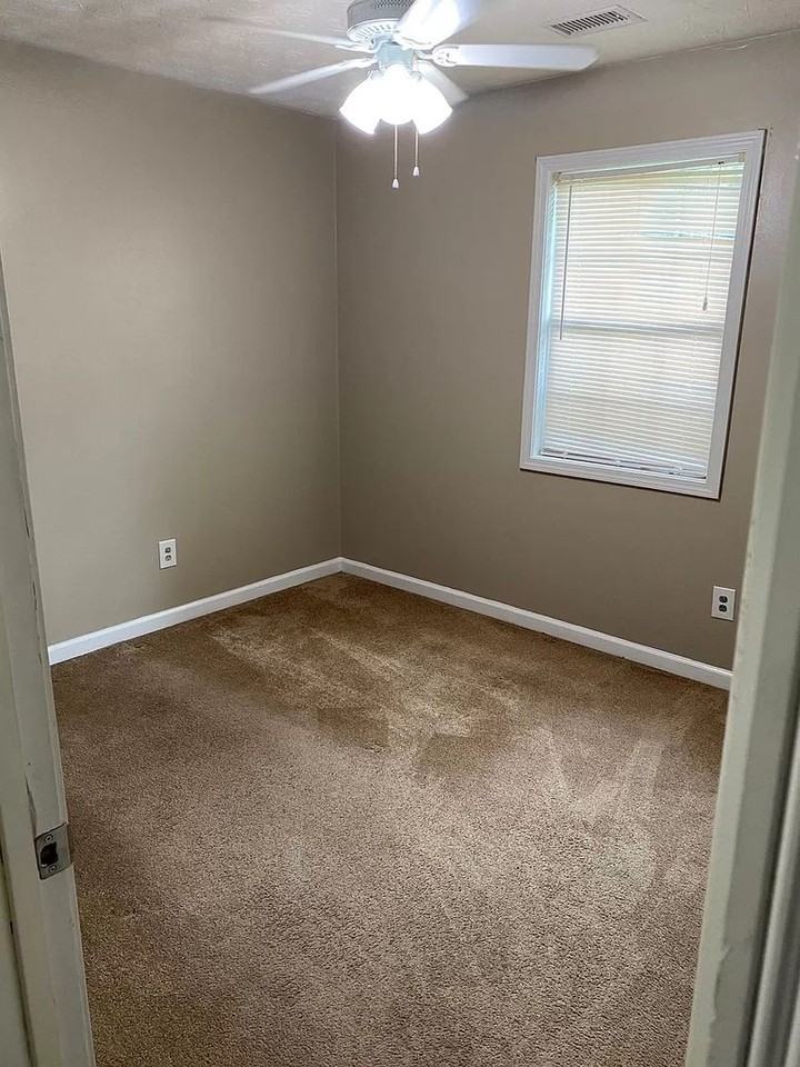 1658 Georgia Ave Sw - Photo 3 of 40