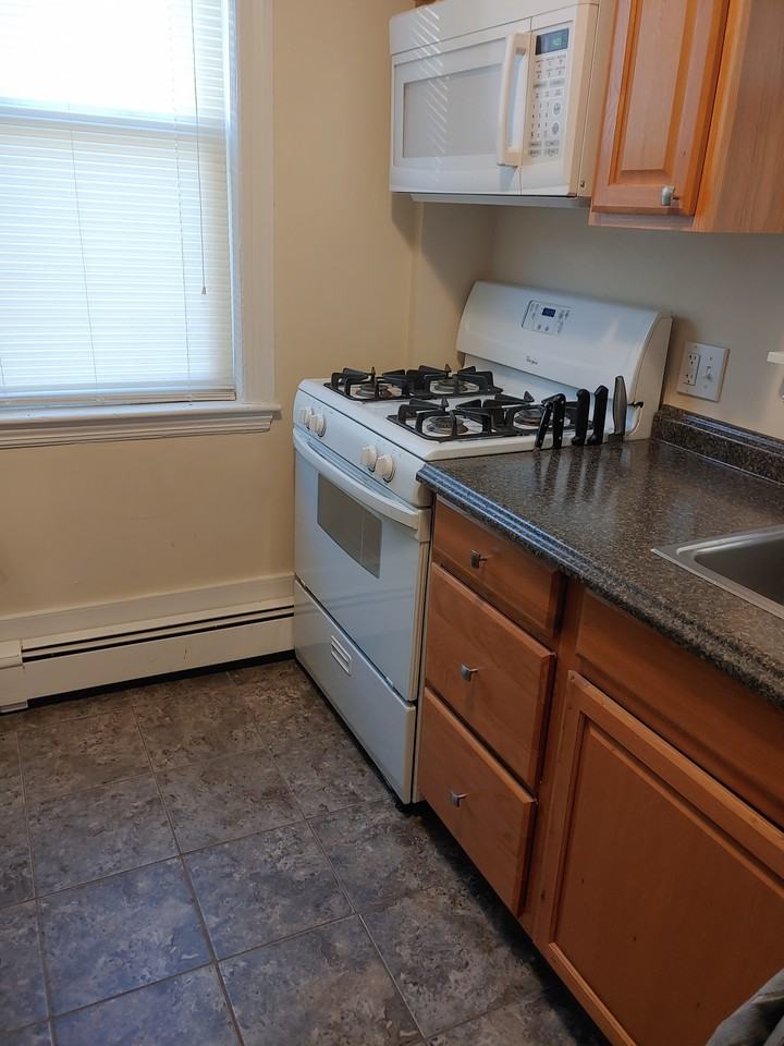 40 Prospect St Ave #4 - Photo 2 of 9