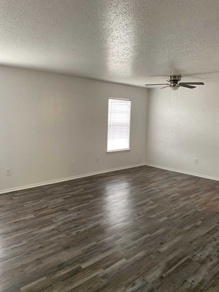 Shady Valley Square - Photo 3 of 26