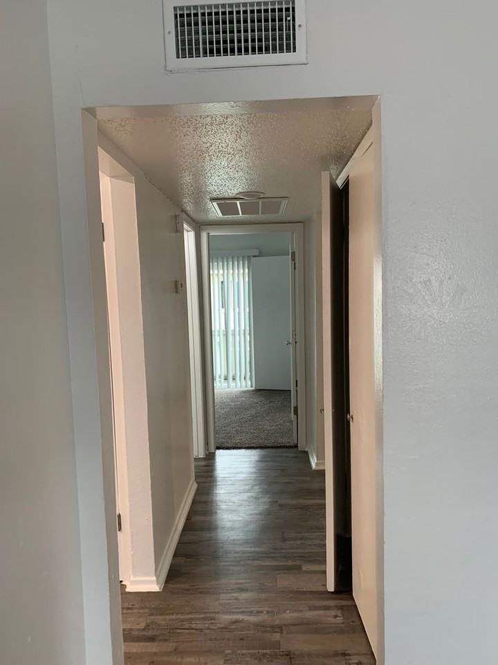 Shady Valley Square - Photo 4 of 26