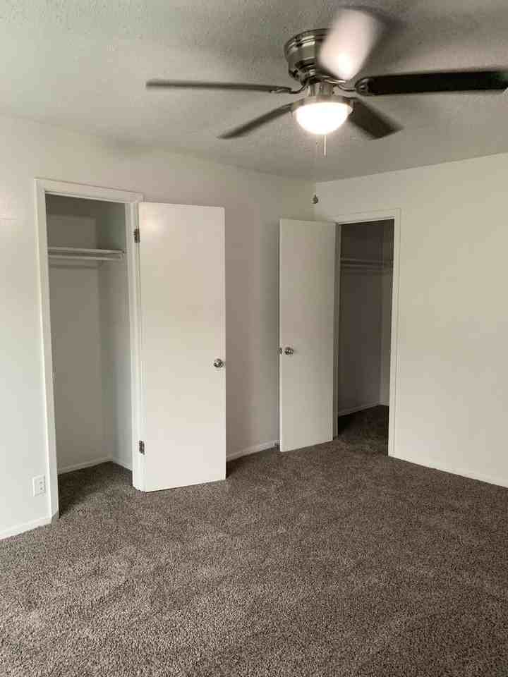 Shady Valley Square - Photo 7 of 26