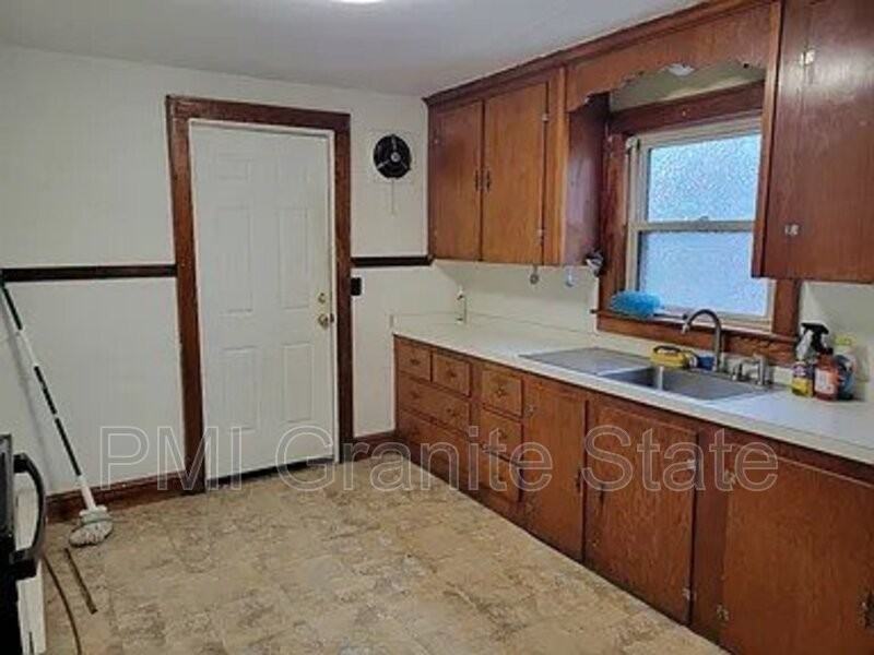 162 Beech St #1 - Photo 3 of 3