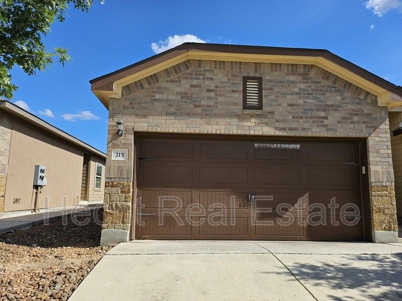 215 Kaspar Way - Photo 2 of 37