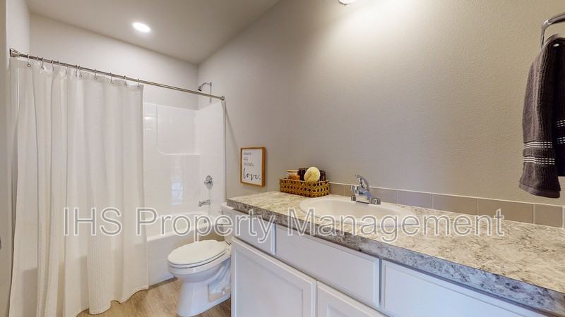 2513 E Helena St #A - Photo 6 of 20