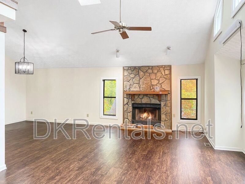 2136 Clementine Dr - Photo 5 of 38