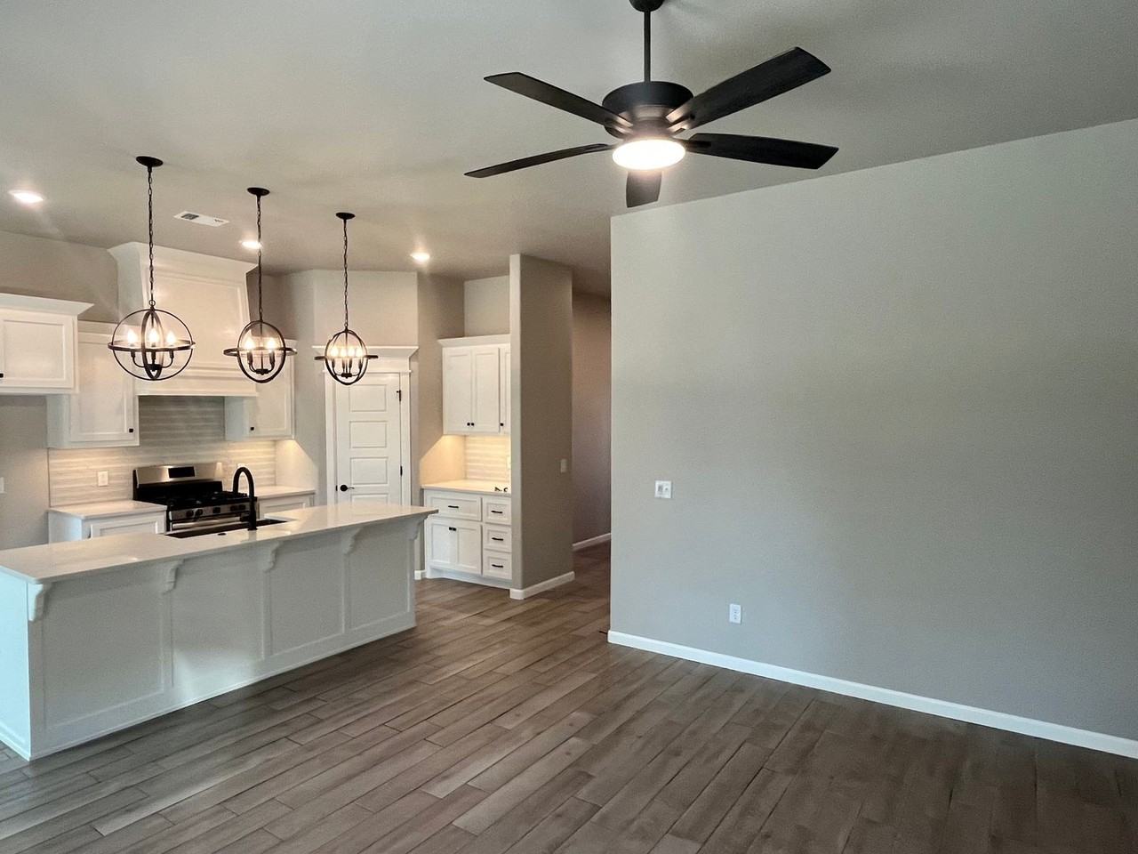 8340 Rainier St - Photo 4 of 16