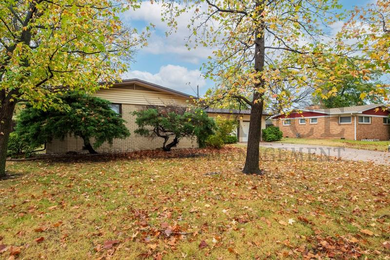 627 N Maus Ln - Photo 3 of 33