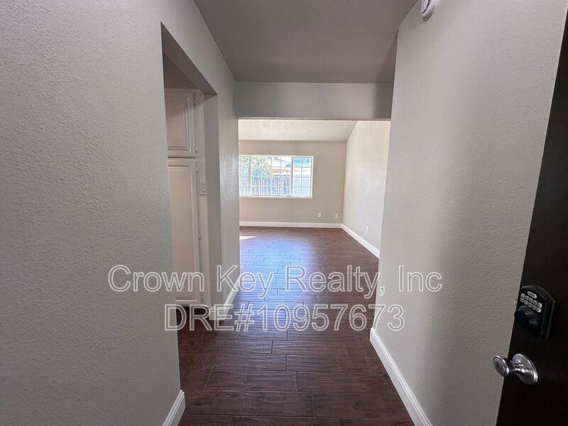 2020 Presidio Ave - Photo 2 of 23