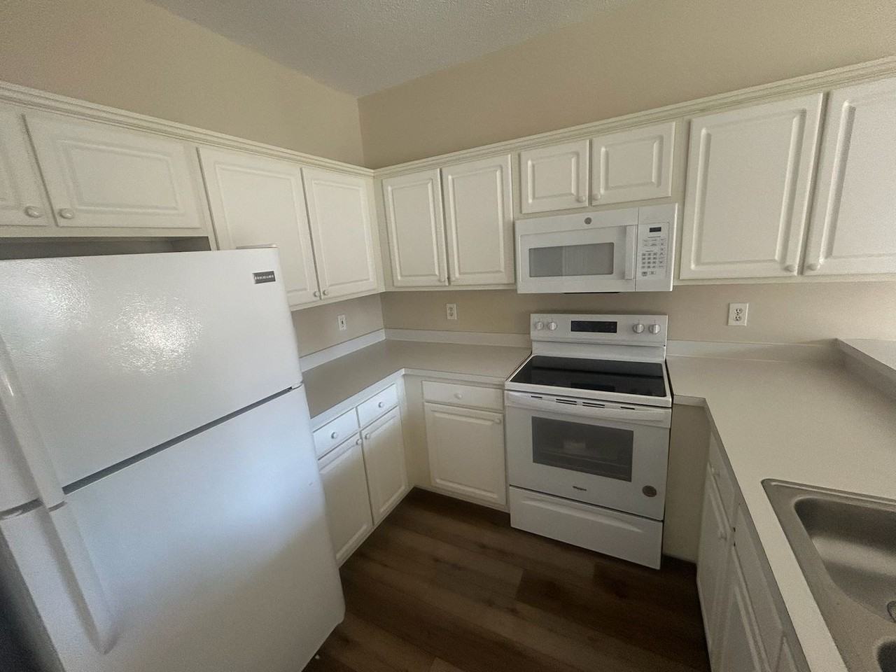 6308 Sweetwater Blvd - Photo 5 of 26