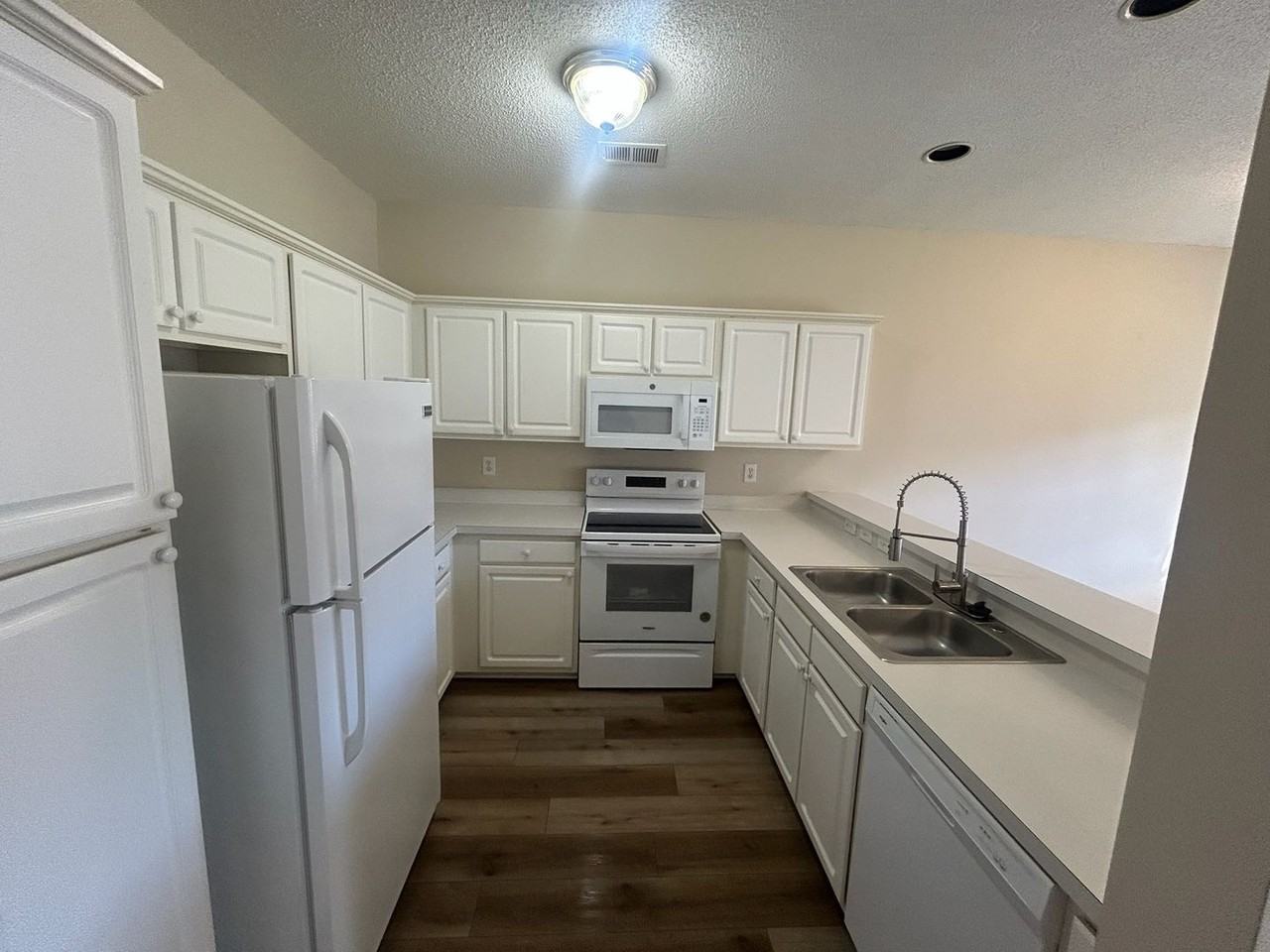 6308 Sweetwater Blvd - Photo 7 of 26
