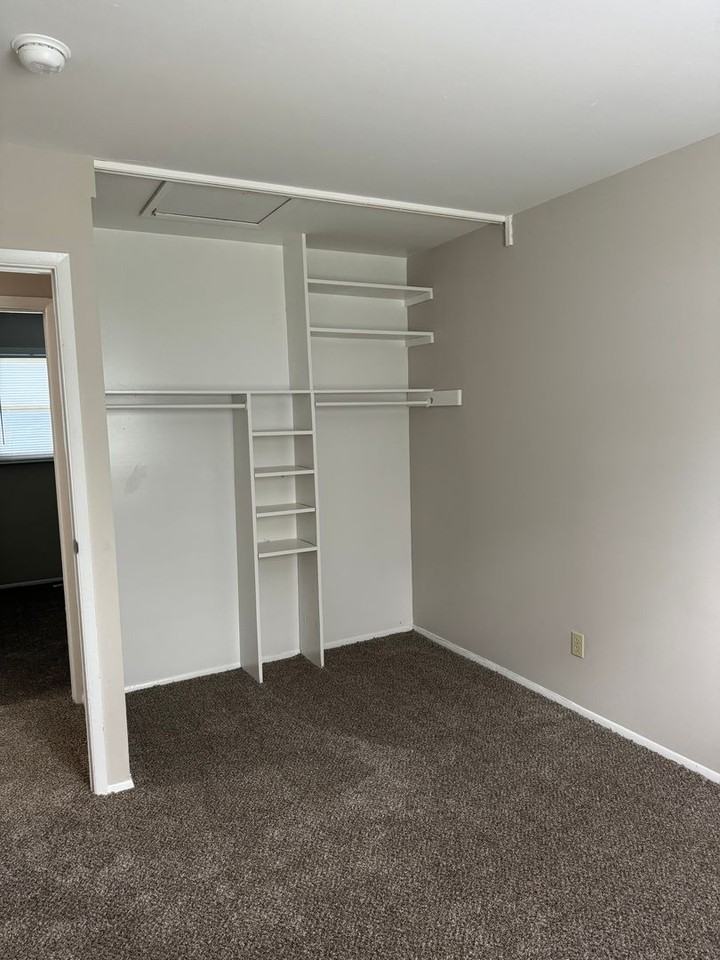 5382 Inlet Dr - Photo 2 of 8