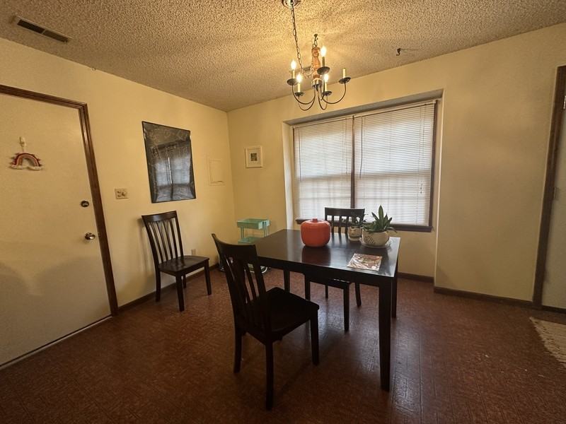 1226 Prairie Ave - Photo 3 of 8