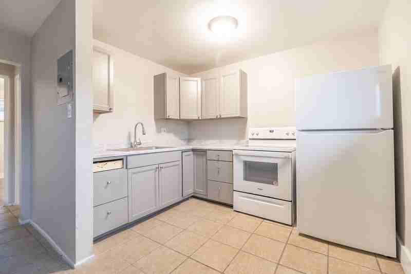 8751 E 14th Ave - Photo 3 of 16