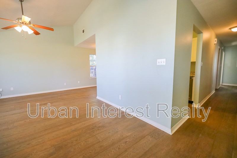 162 Lola Cir - Photo 2 of 15