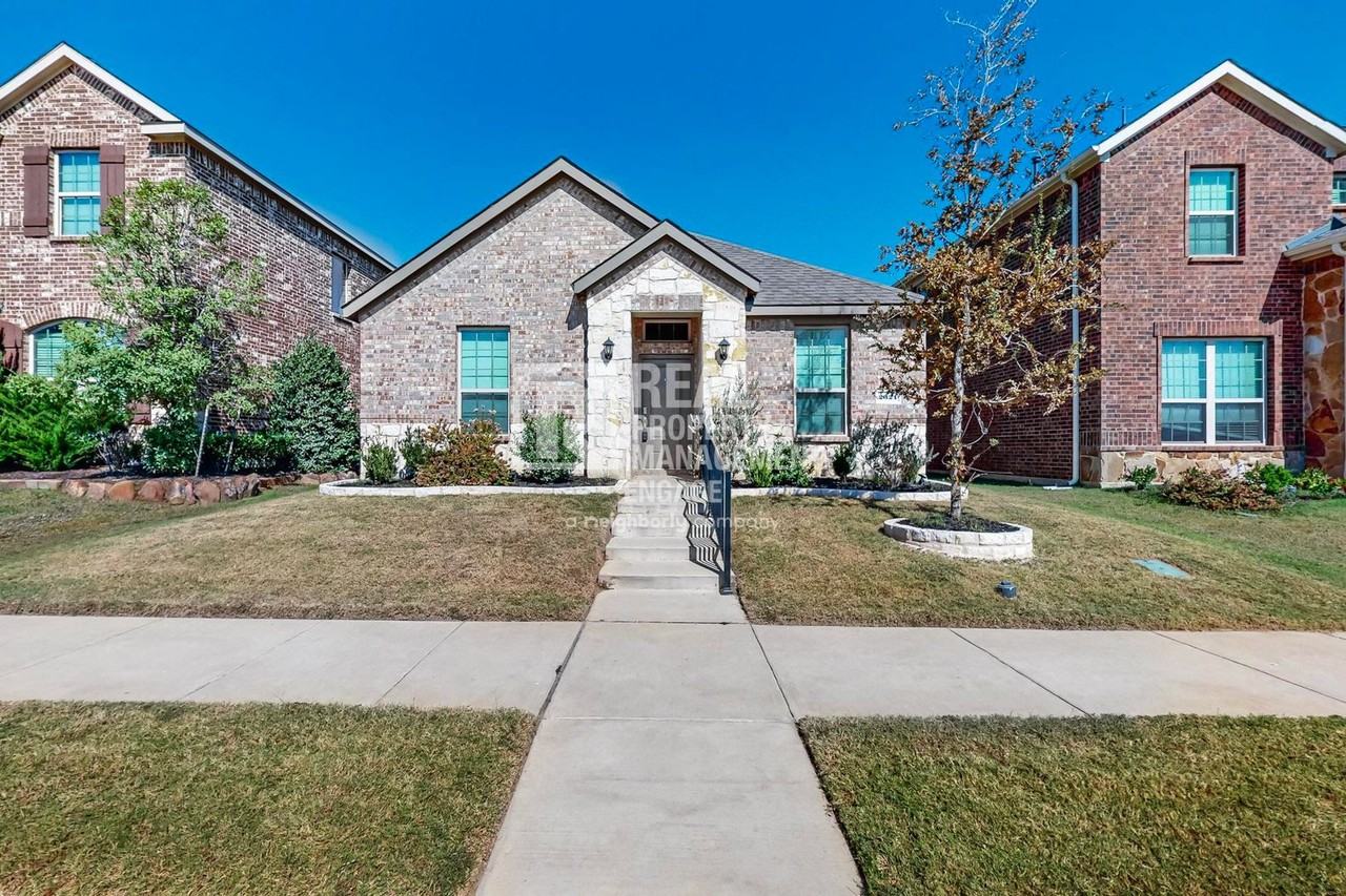 2321 Astapor Dr - Photo 2 of 39