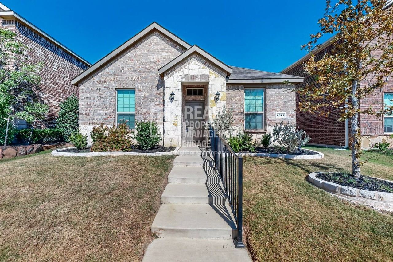 2321 Astapor Dr - Photo 3 of 39