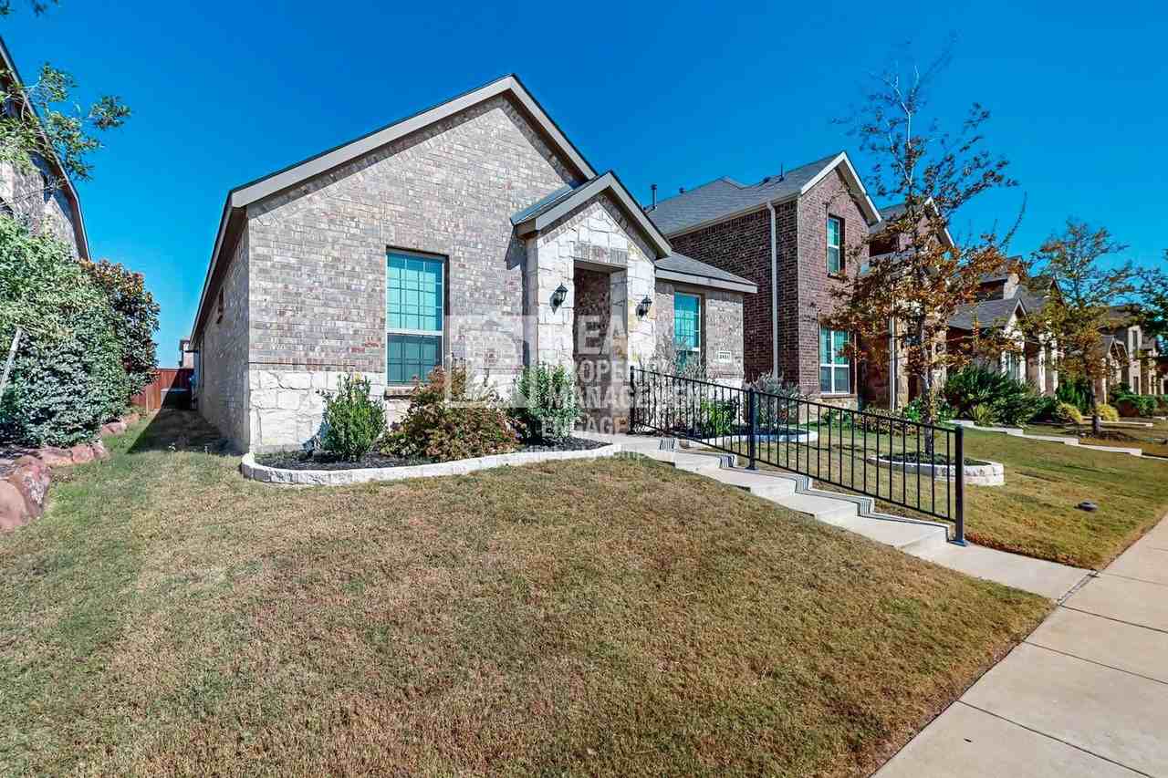 2321 Astapor Dr - Photo 5 of 39
