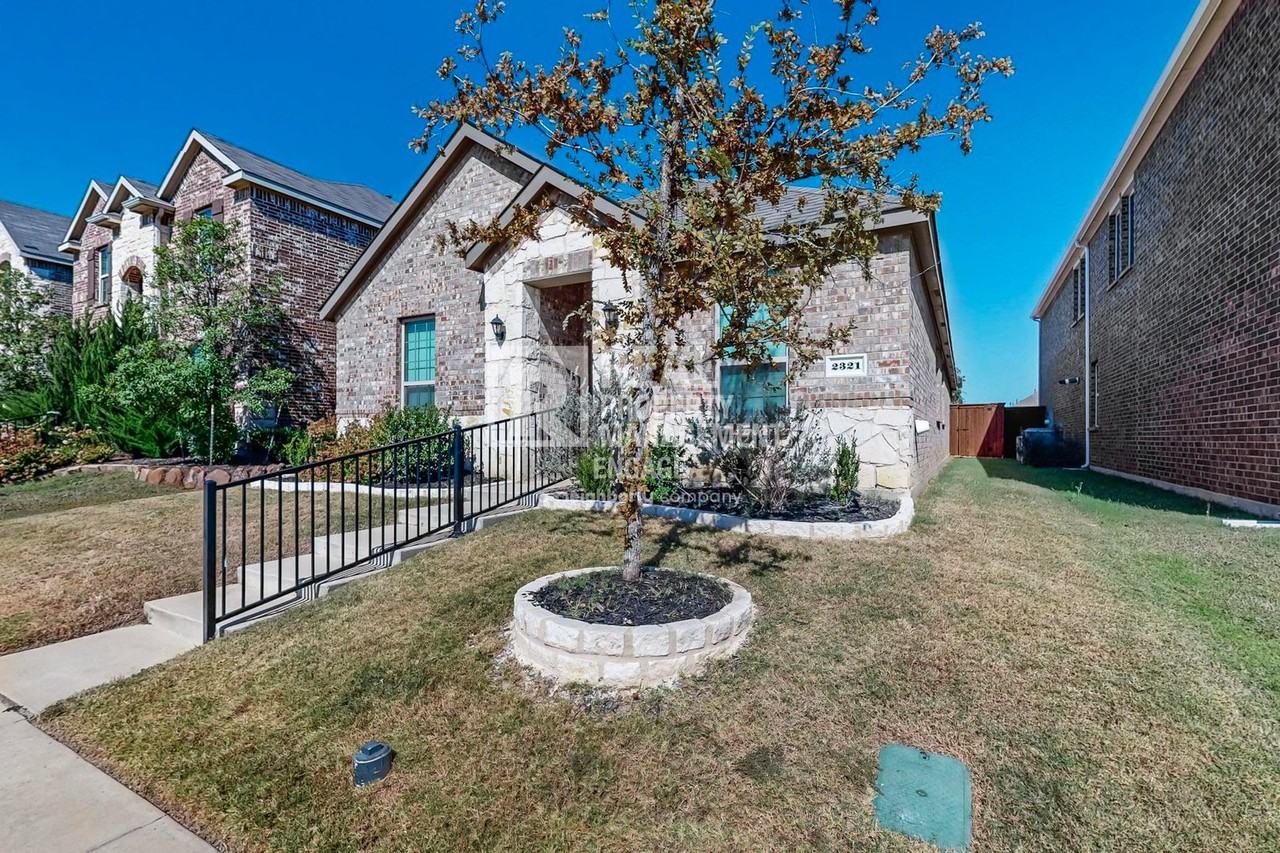 2321 Astapor Dr - Photo 6 of 39