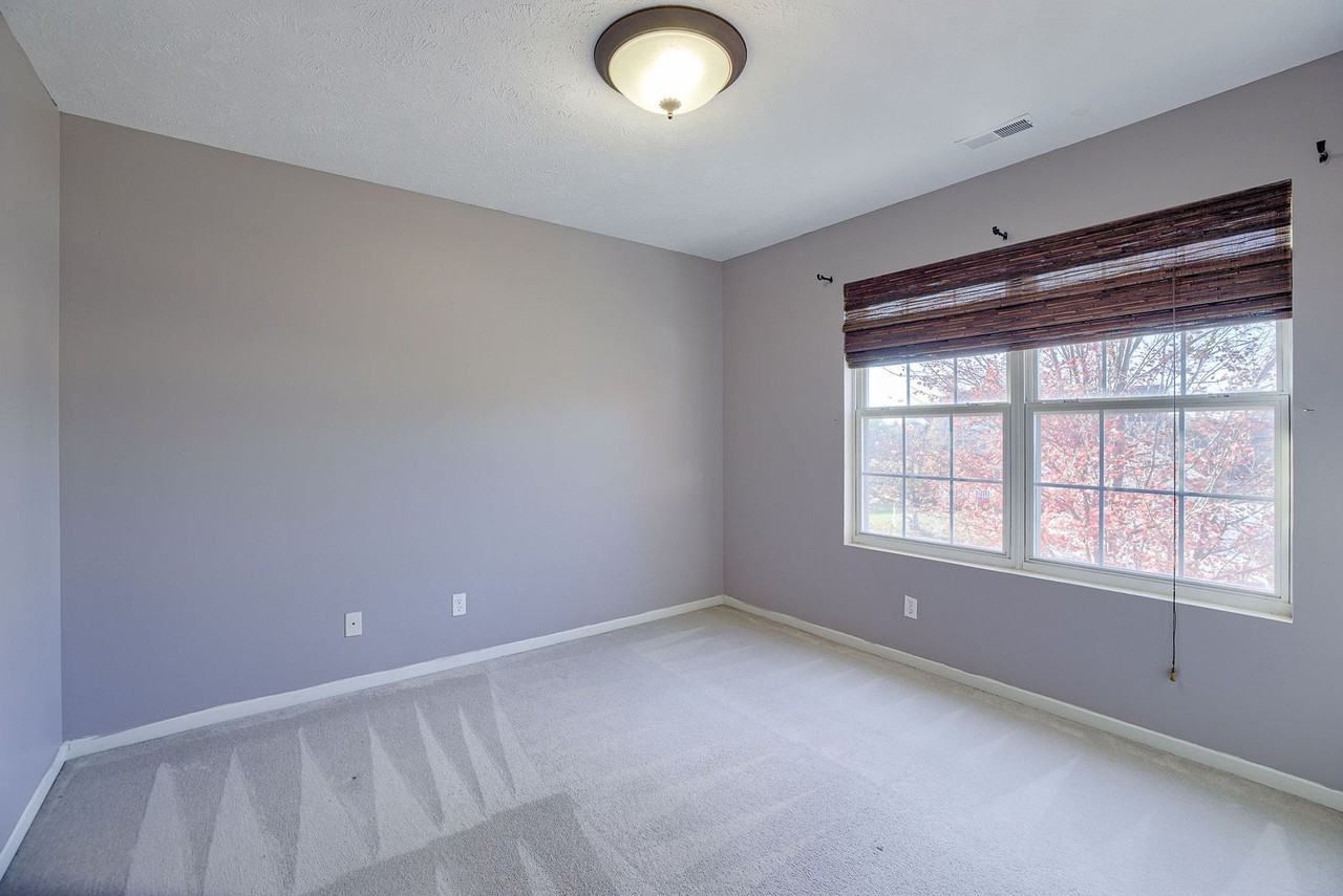 14704 Ruggles St - Photo 5 of 27