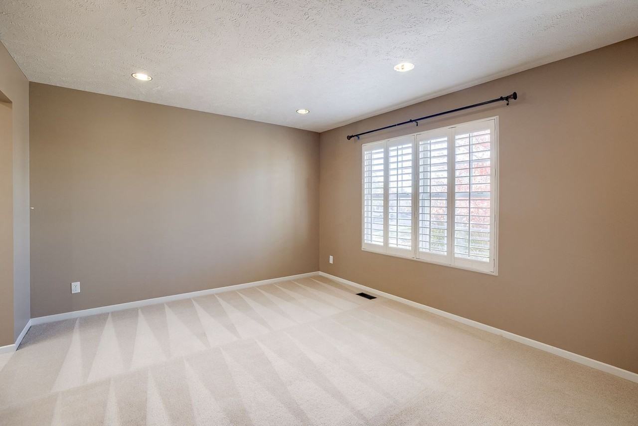 14704 Ruggles St - Photo 4 of 27