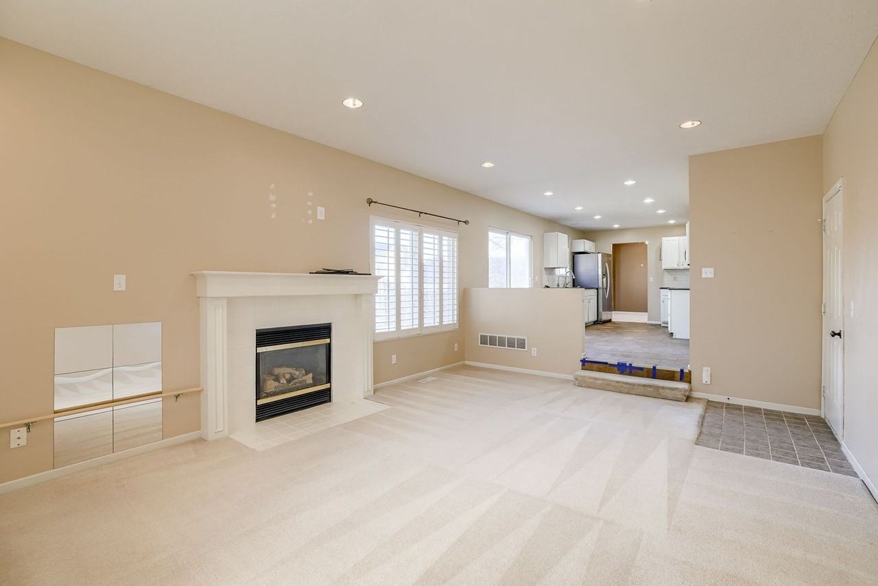 14704 Ruggles St - Photo 6 of 27