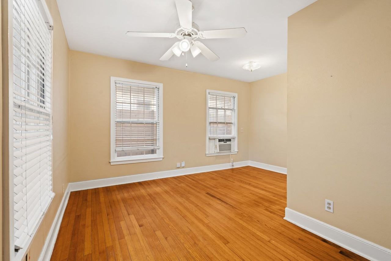 1911 W 38th St - Photo 4 of 28