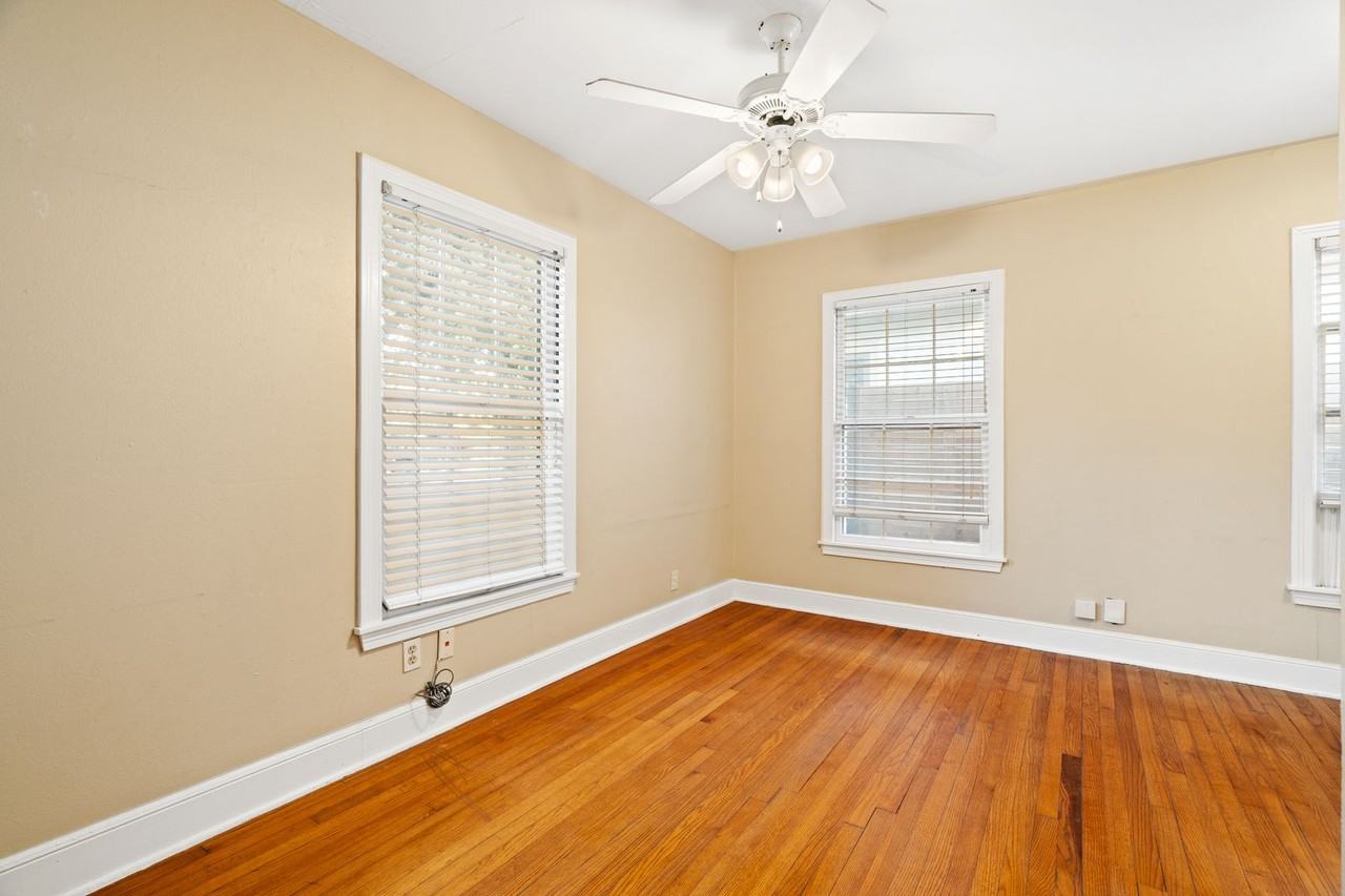 1911 W 38th St - Photo 5 of 28