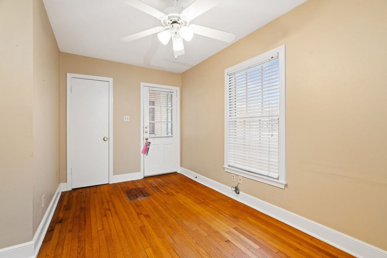 1911 W 38th St - Photo 6 of 28