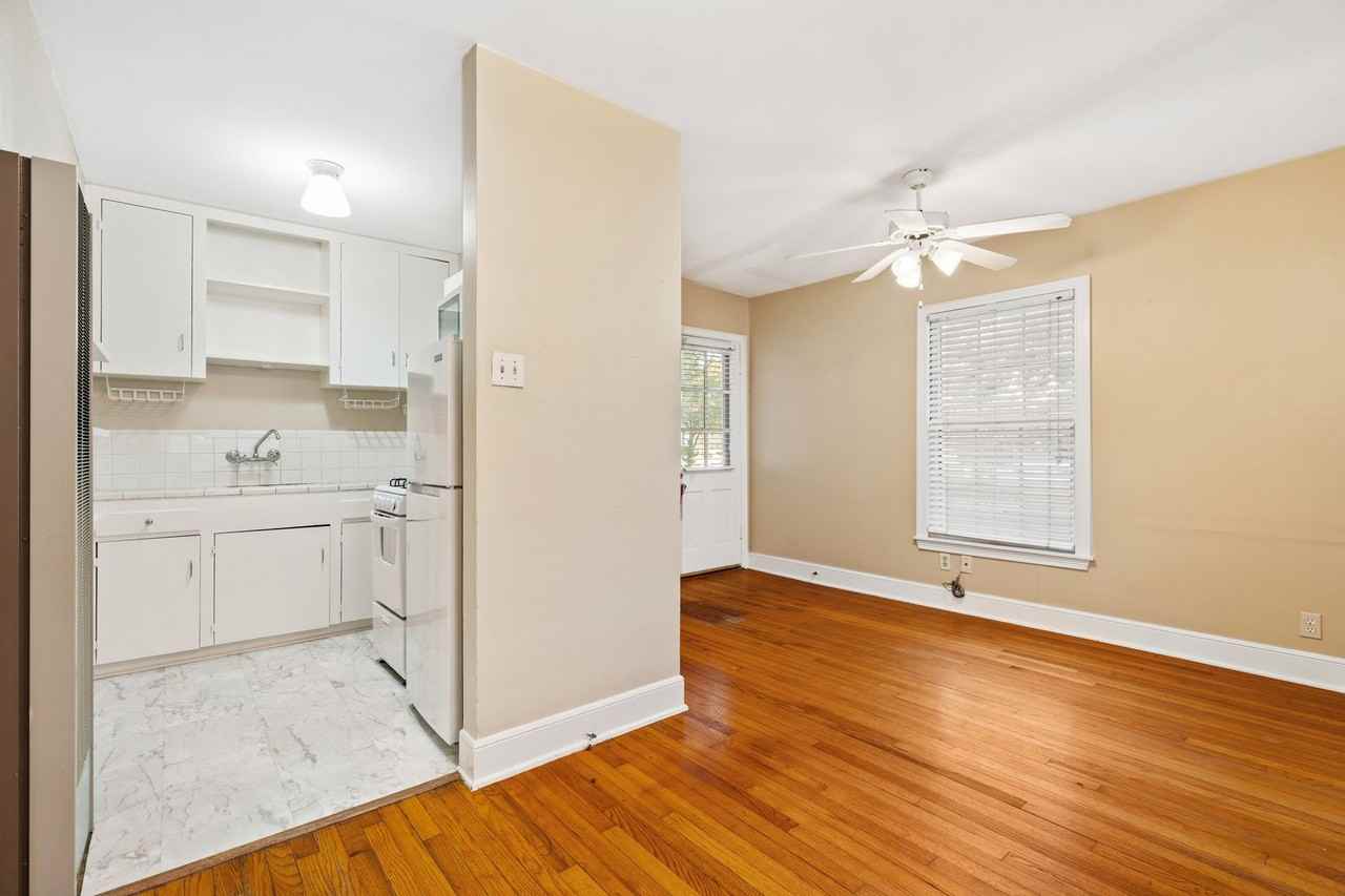 1911 W 38th St - Photo 7 of 28
