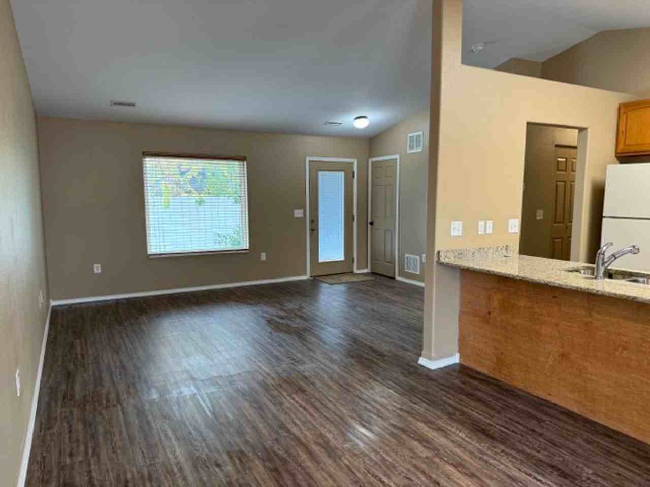 KU1-Broadway Duplex 1 - Photo 3 of 14