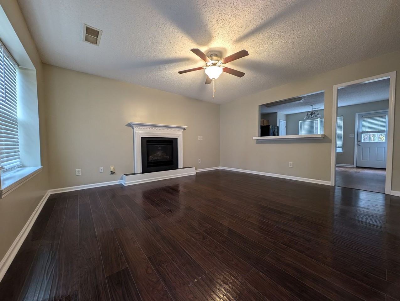 729 Raindrops Rd - Photo 3 of 16