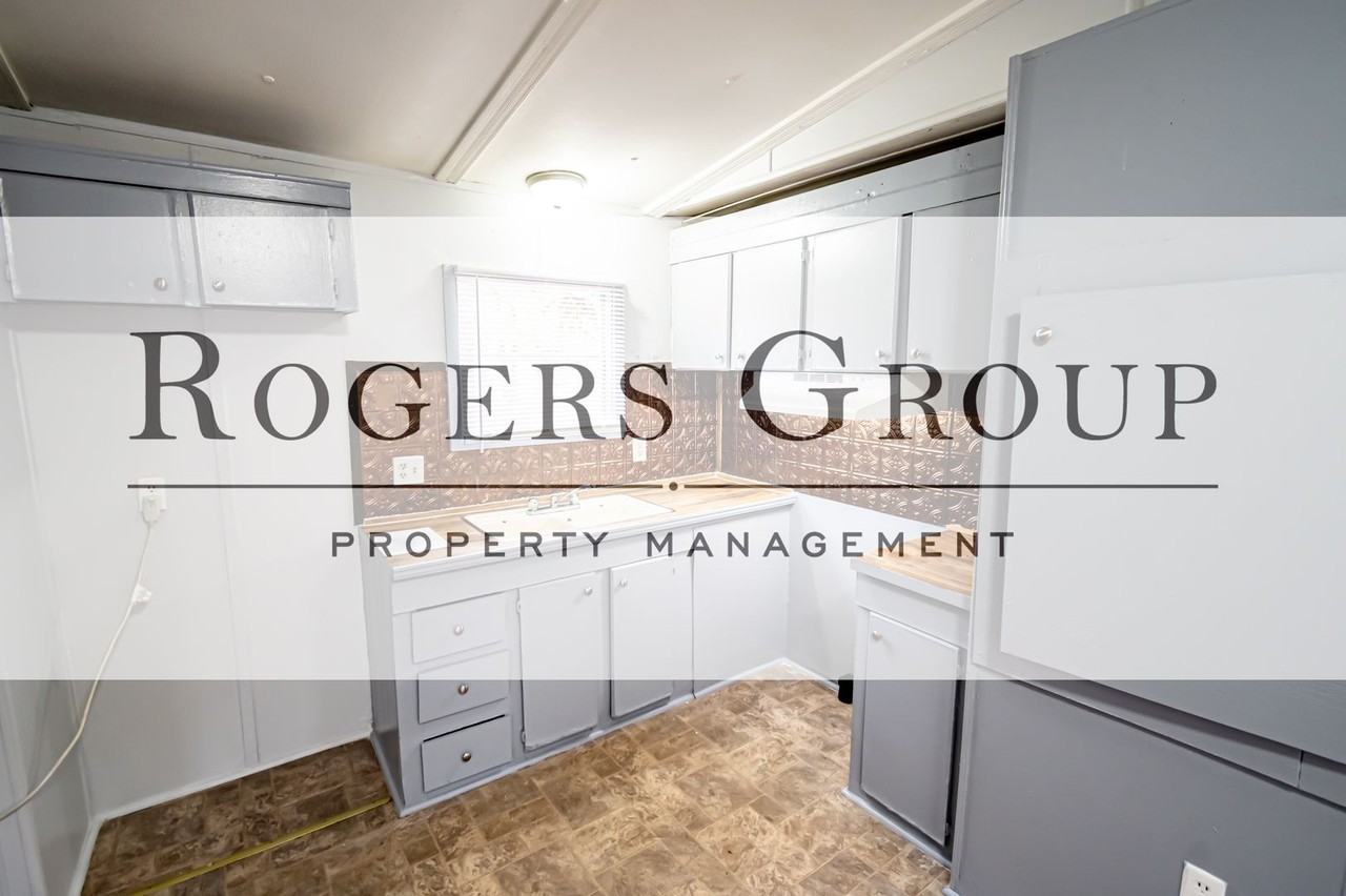 1592 E Coachway Dr #6 - Photo 2 of 7