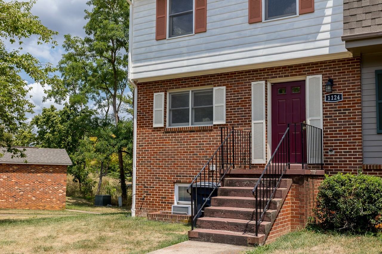 1124 Mountain View Dr - Photo 2 of 38