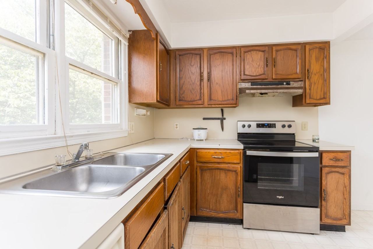 1124 Mountain View Dr - Photo 4 of 38