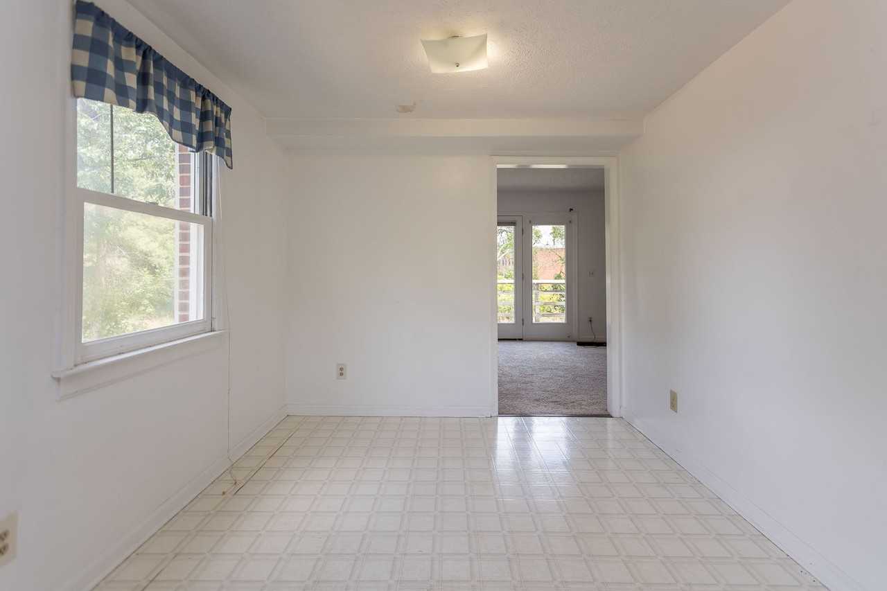 1124 Mountain View Dr - Photo 6 of 38