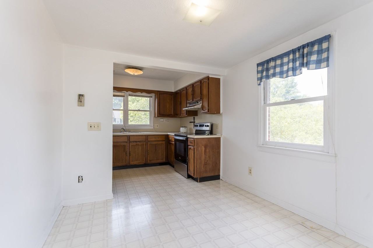 1124 Mountain View Dr - Photo 7 of 38