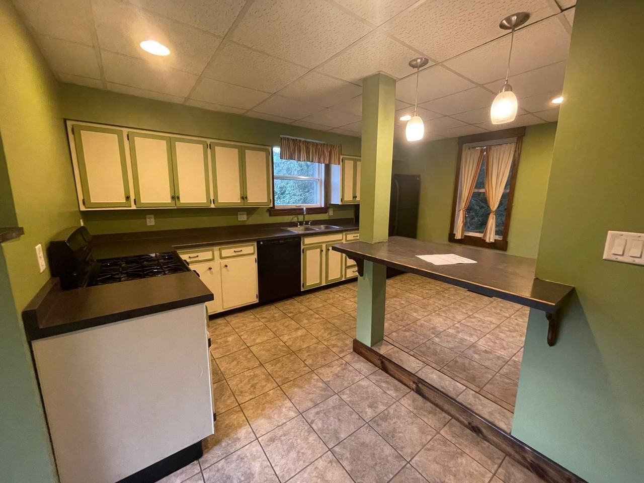 2002 W Arrowhead Rd - Photo 7 of 16