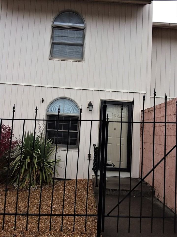 103 Phoenix Ct - Photo 2 of 15