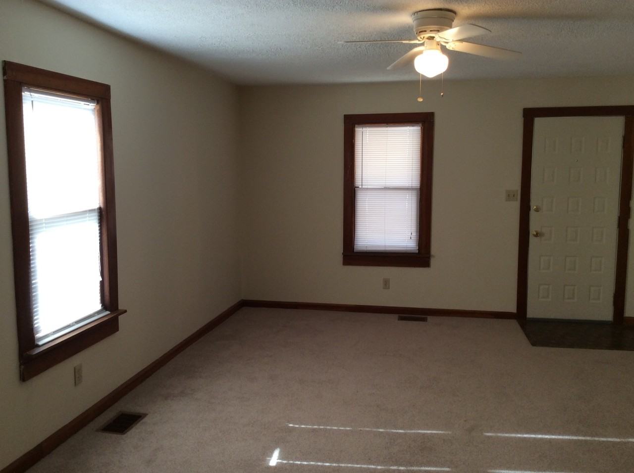 1001 Foltz St - Photo 3 of 7