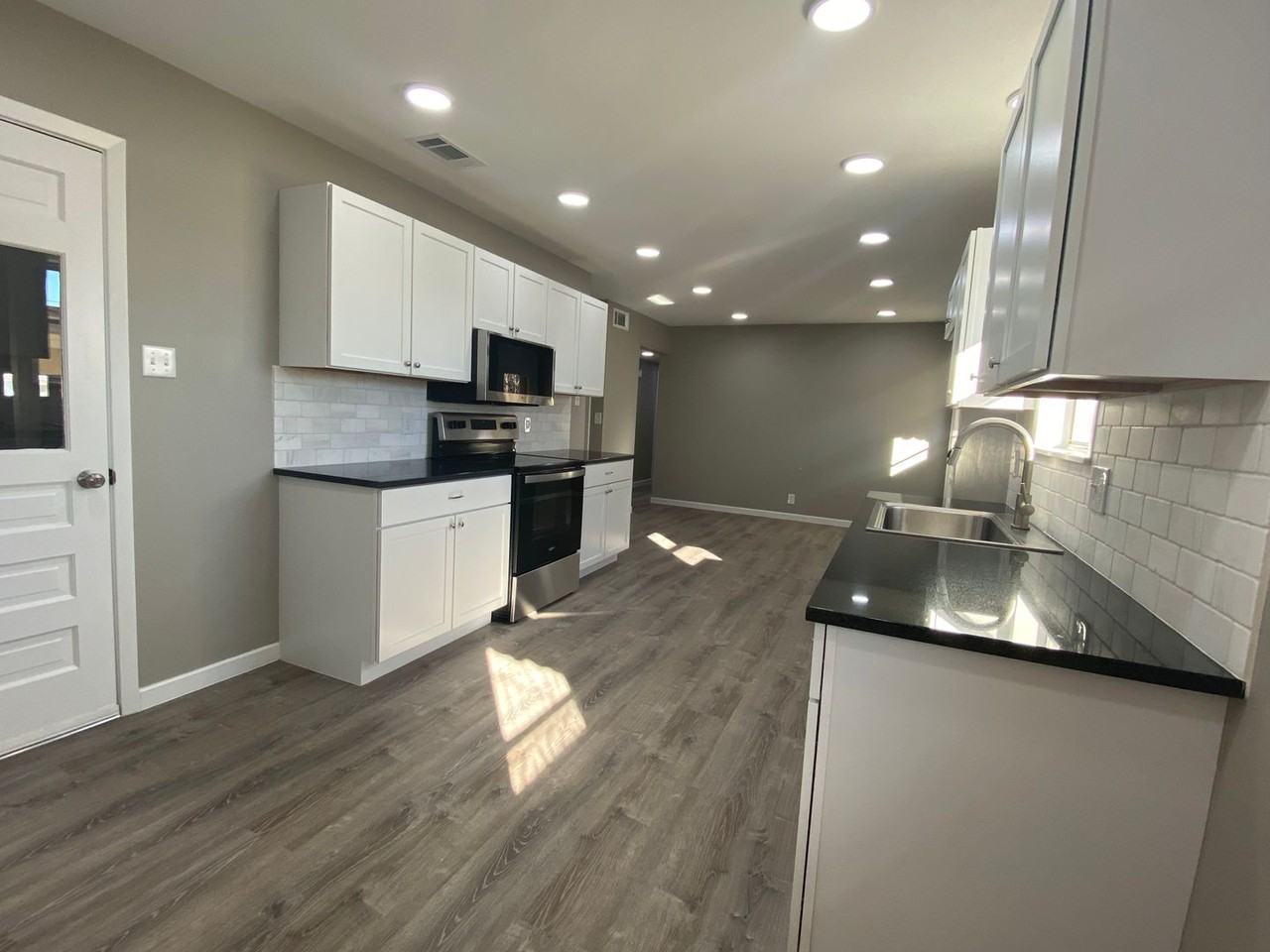1445 W Ball St - Photo 2 of 13
