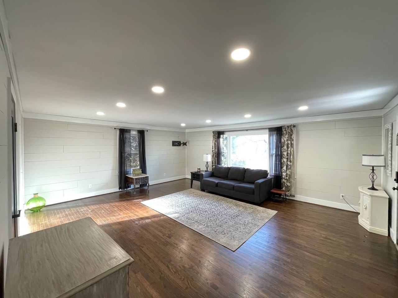 2188 S Lumpkin St - Photo 2 of 17