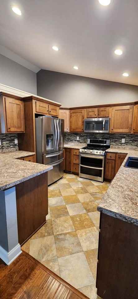 114 Camelot Ln - Photo 3 of 14