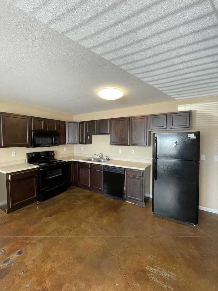 205 Tyler St. - Photo 2 of 8