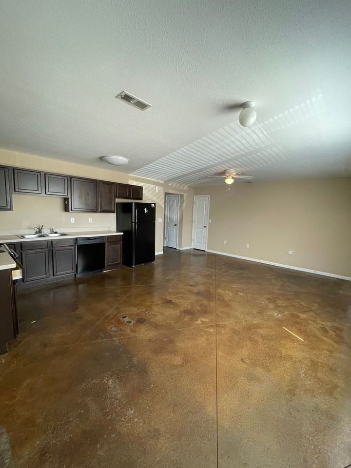 205 Tyler St. - Photo 3 of 8