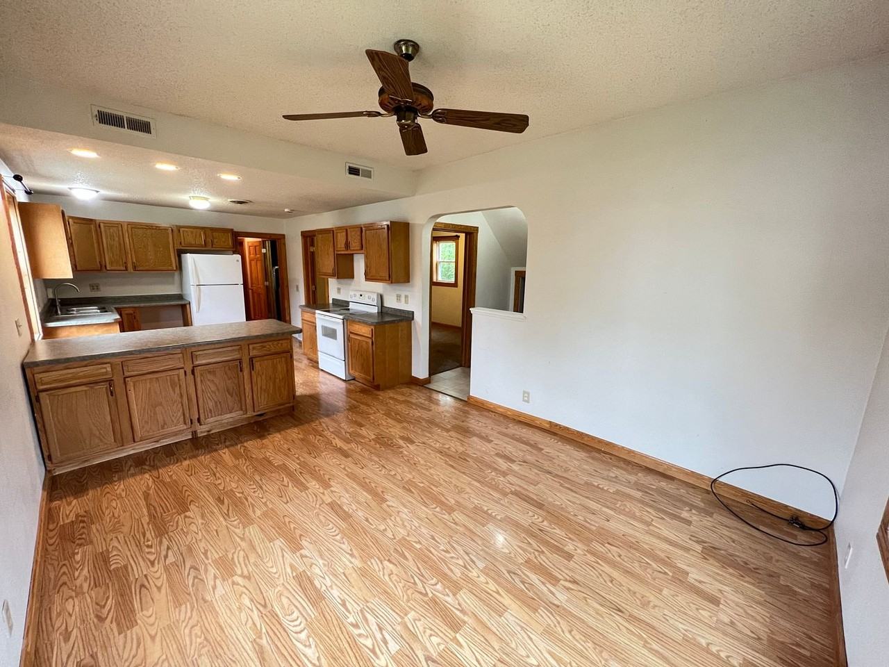 1227 Grand Ave - Photo 5 of 35