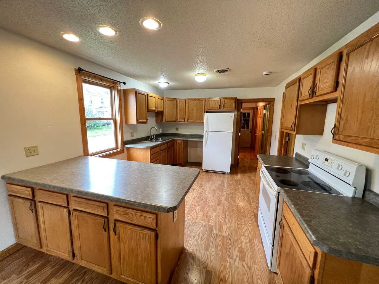 1227 Grand Ave - Photo 7 of 35