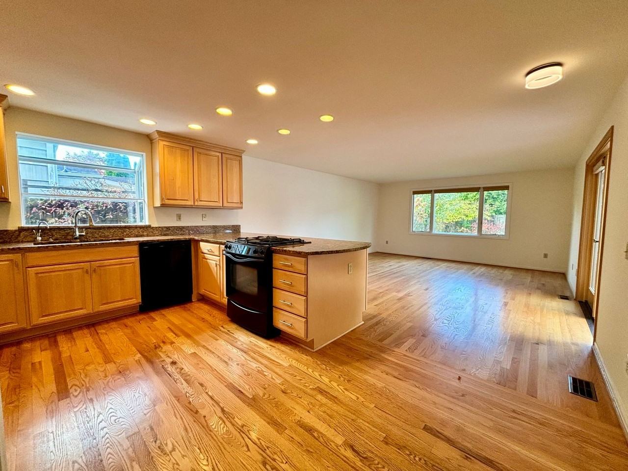 10329 13th Ave Nw - Photo 3 of 35