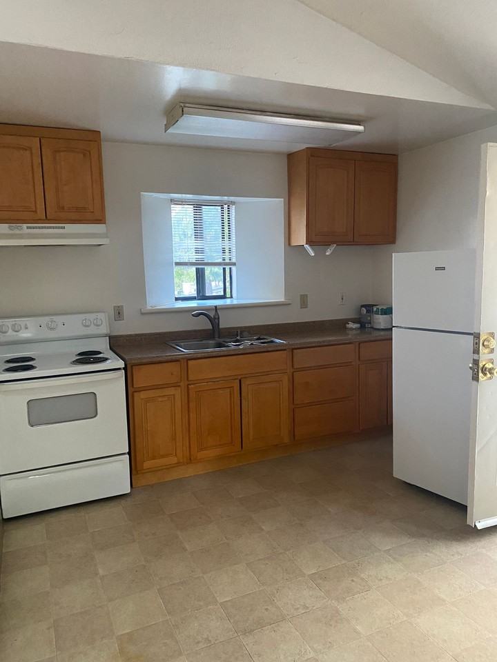 Nice 2+ Bed / 1 Bath Duplex in Placerville - Photo 3 of 9