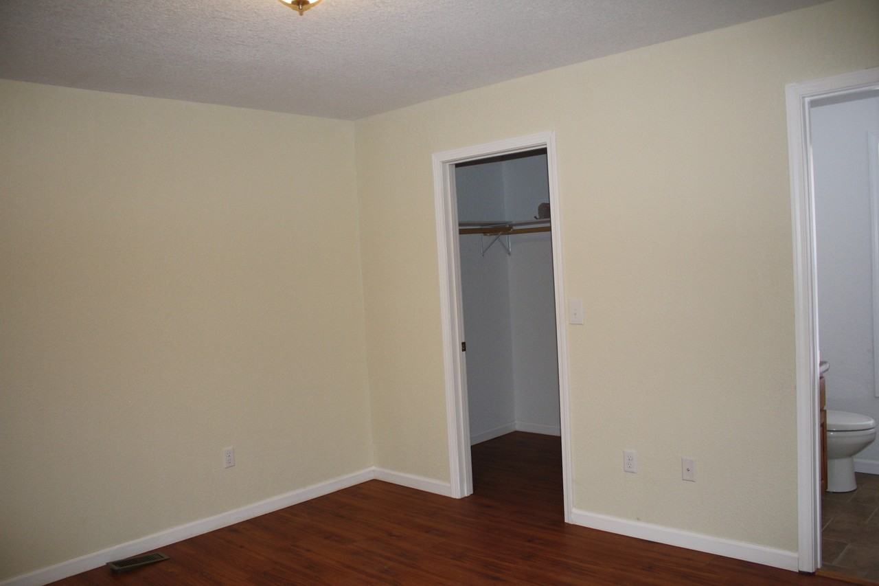 2588 Hickman Rd - Photo 3 of 5