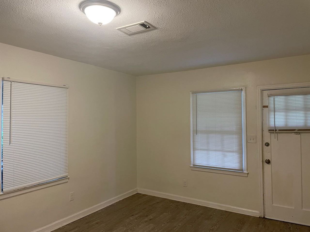 237 Willow St - Photo 3 of 17